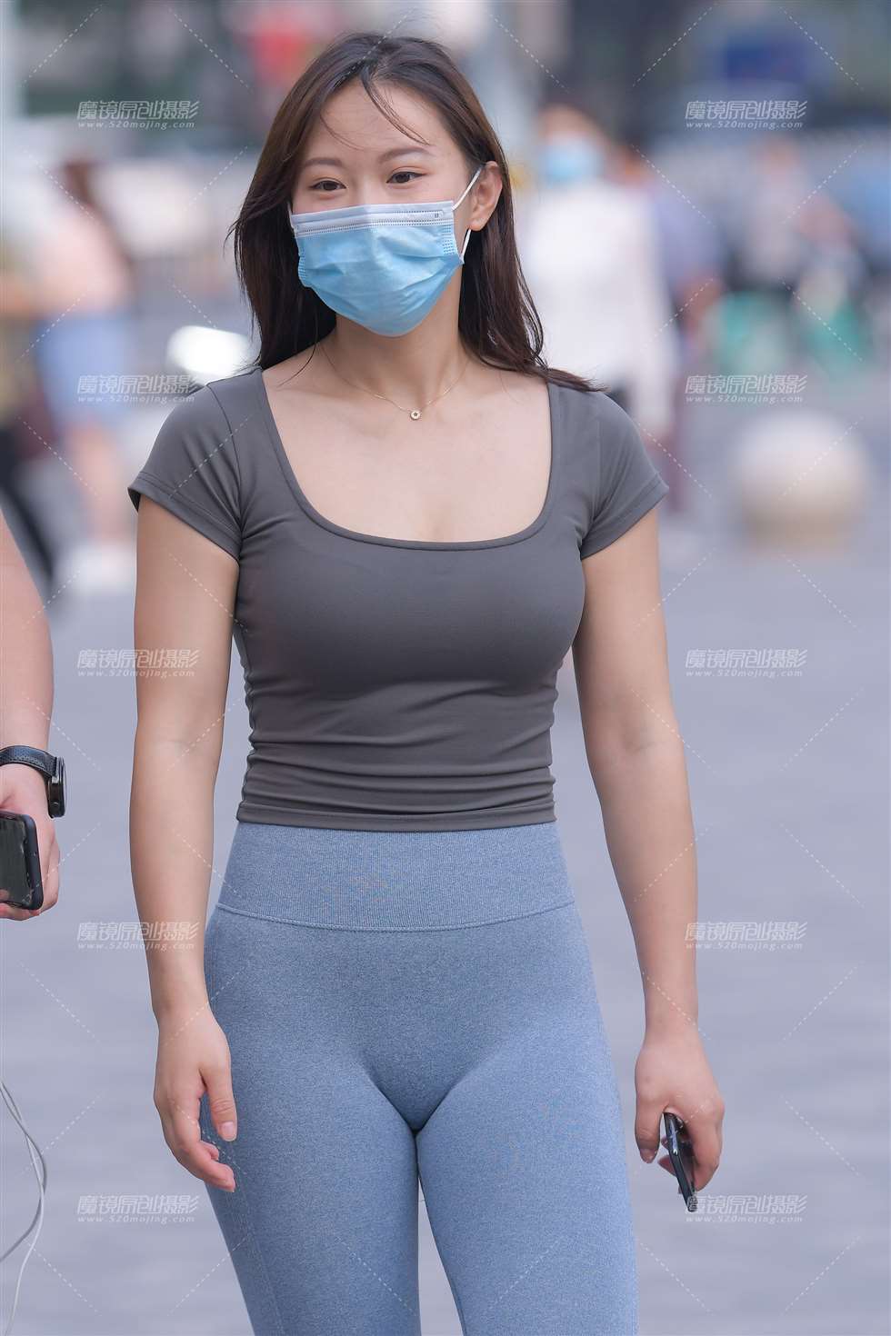 图片[5]-【红石赛帖】性感美女紧身-街拍流行馆