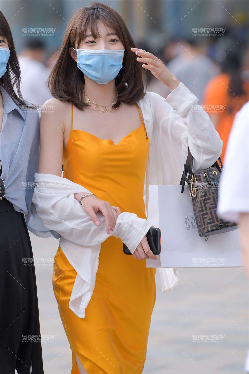图片[1]-【红石赛帖】性感丝绸美女-街拍流行馆