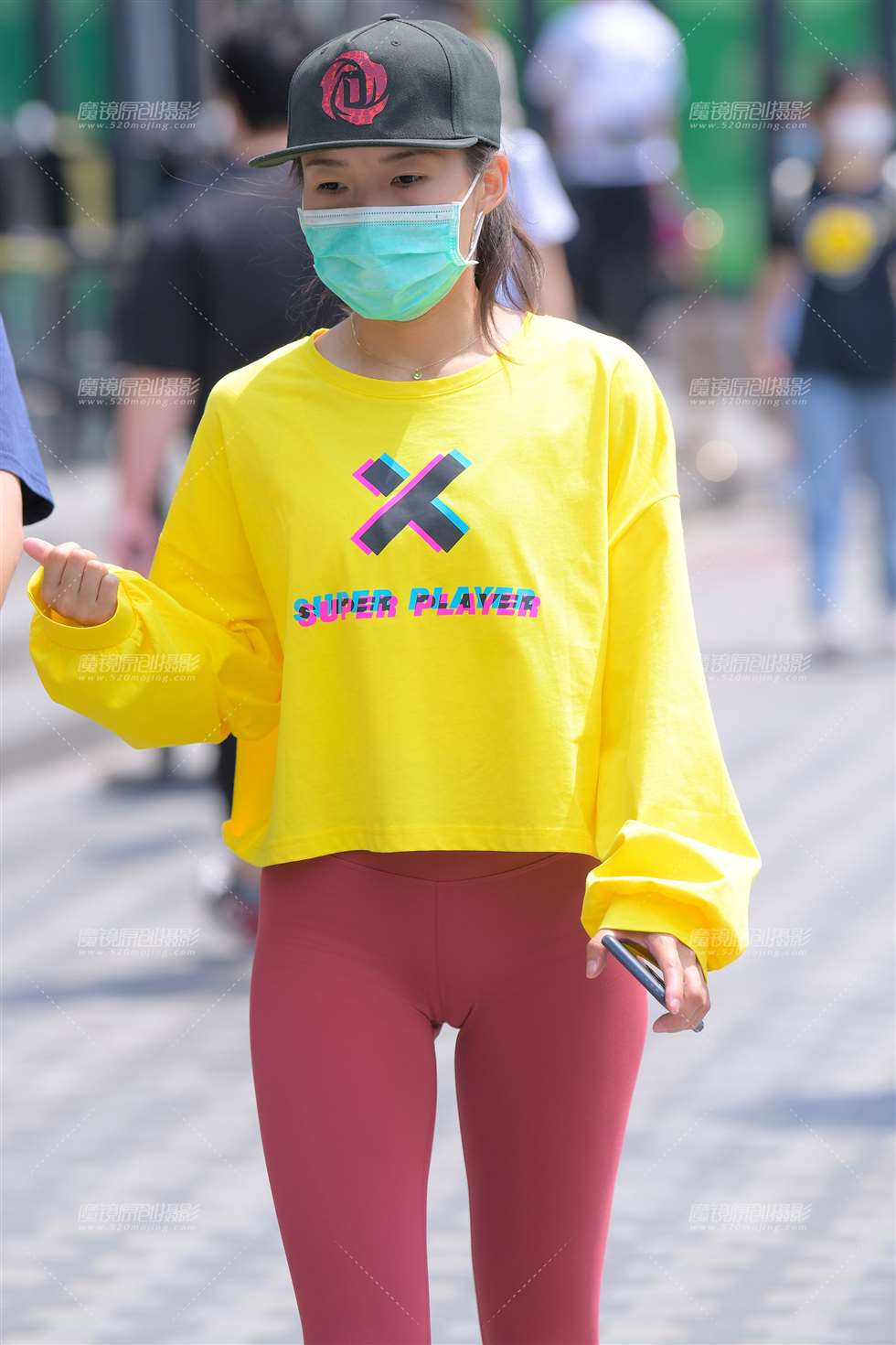 图片[1]-【红石赛帖】粉色紧身美女-街拍流行馆
