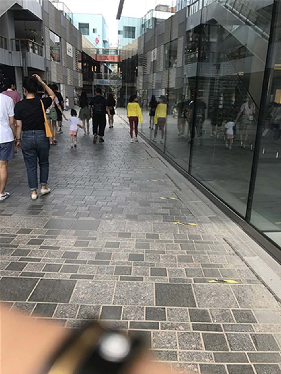 图片[3]-【玻璃赛帖】红色瑜伽裤女友-街拍流行馆