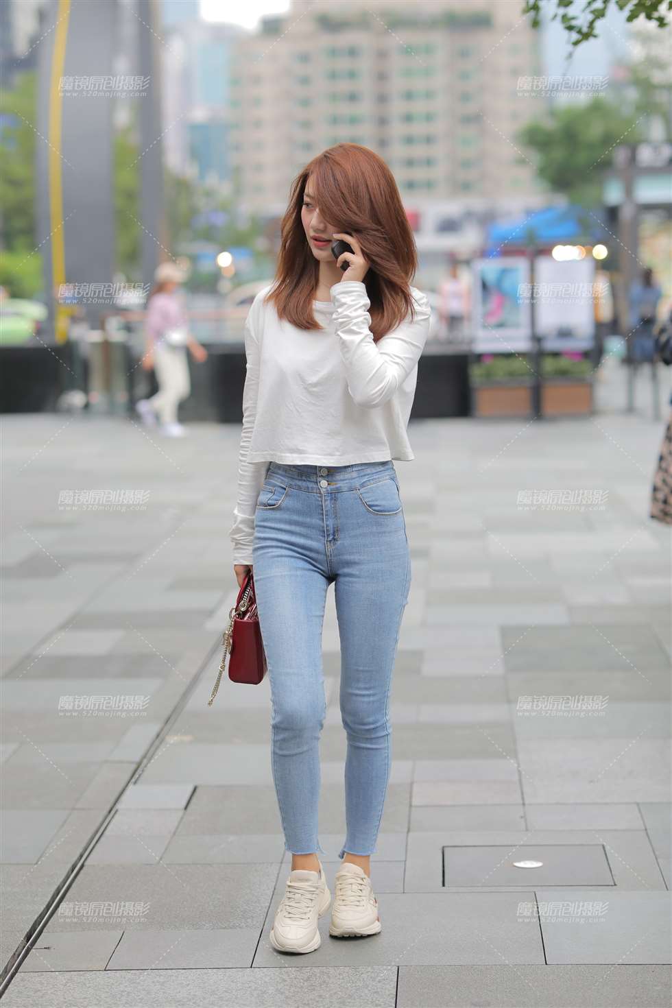 图片[5]-【凯恩赛贴】文静漂亮的牛仔裤女孩-街拍流行馆