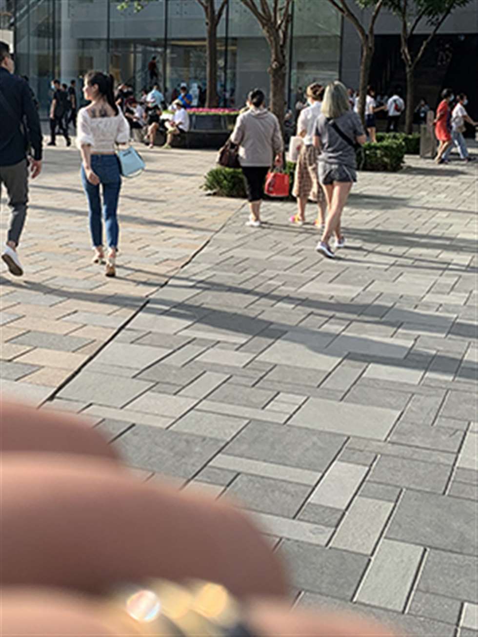 图片[3]-【红石赛帖】牛仔裤美女-街拍流行馆