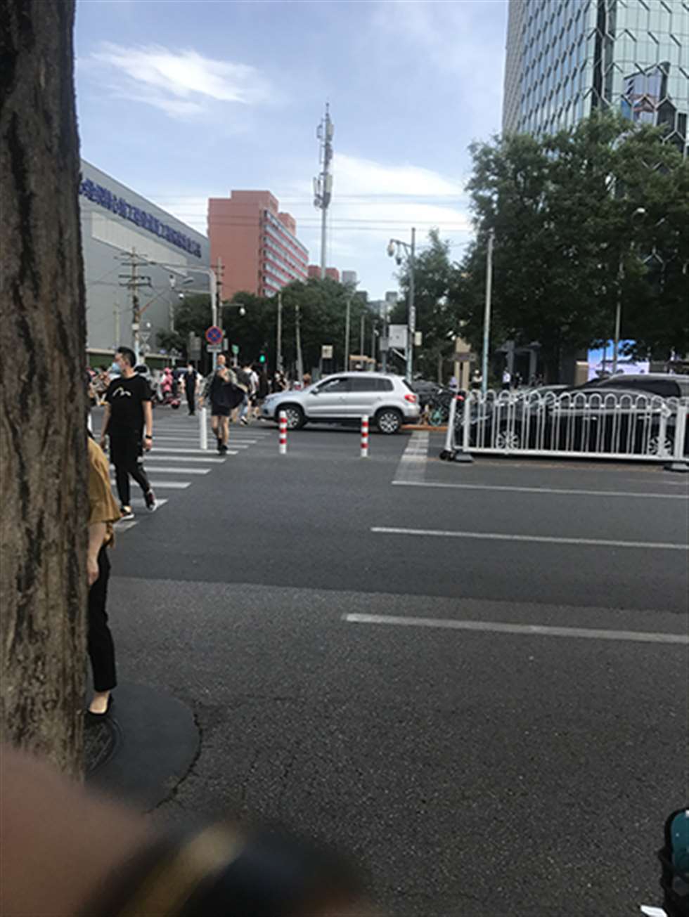 图片[3]-【玻璃赛帖】红色紧身裤-街拍流行馆