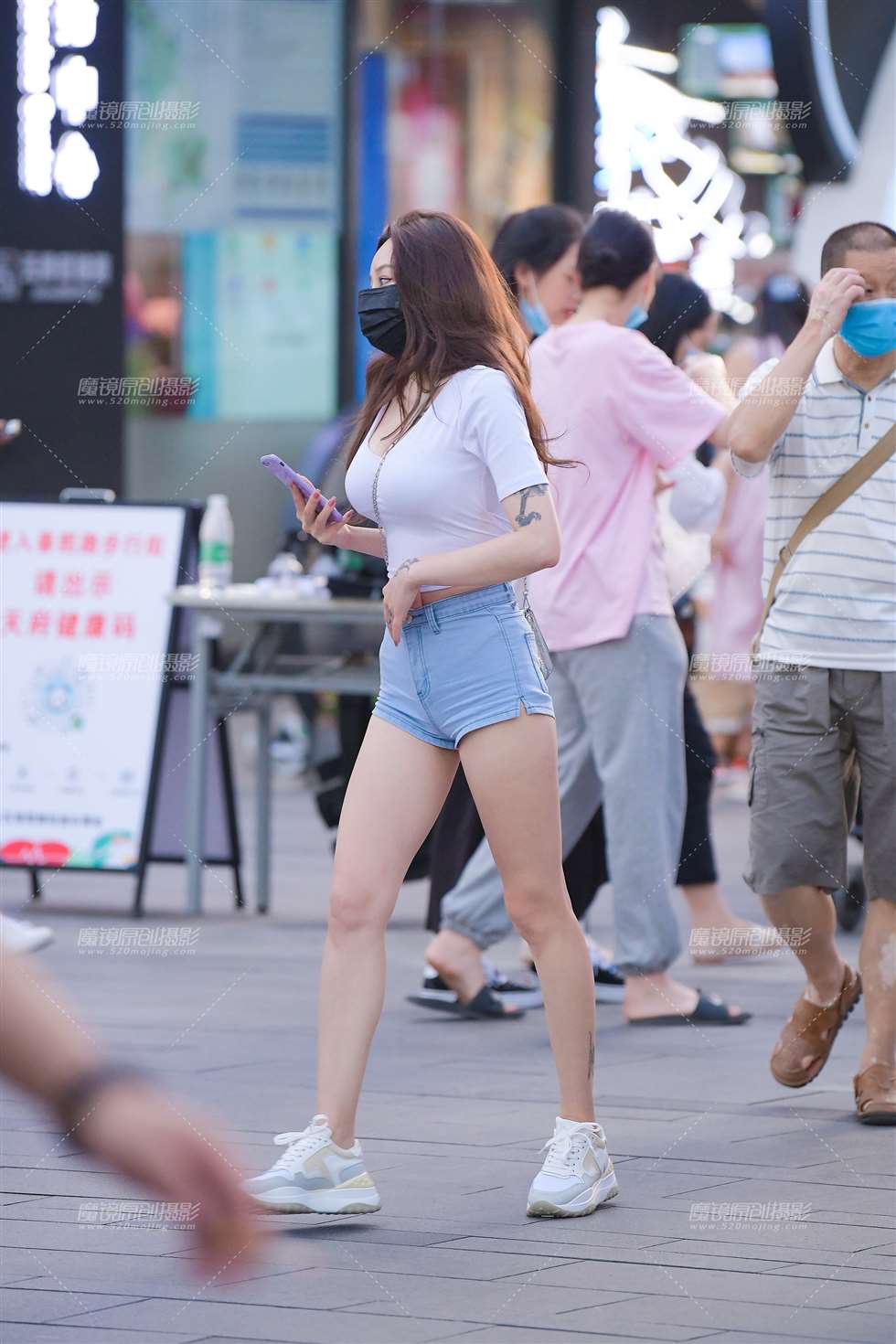 图片[4]-高腰热裤大长腿小姐姐-街拍流行馆