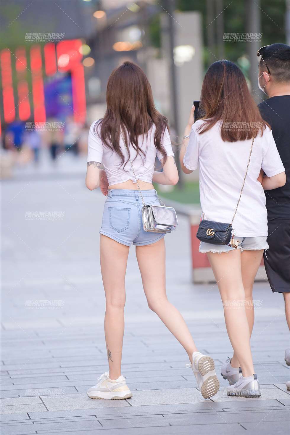 图片[2]-高腰热裤大长腿小姐姐-街拍流行馆