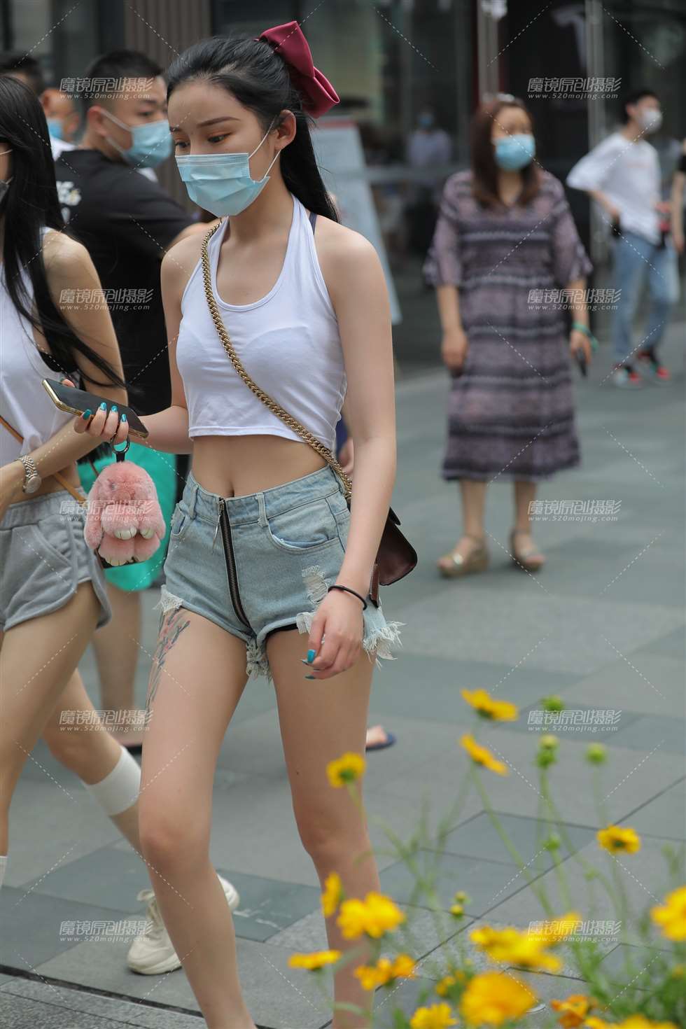 图片[5]-【凯恩赛帖】两个热裤女孩-街拍流行馆