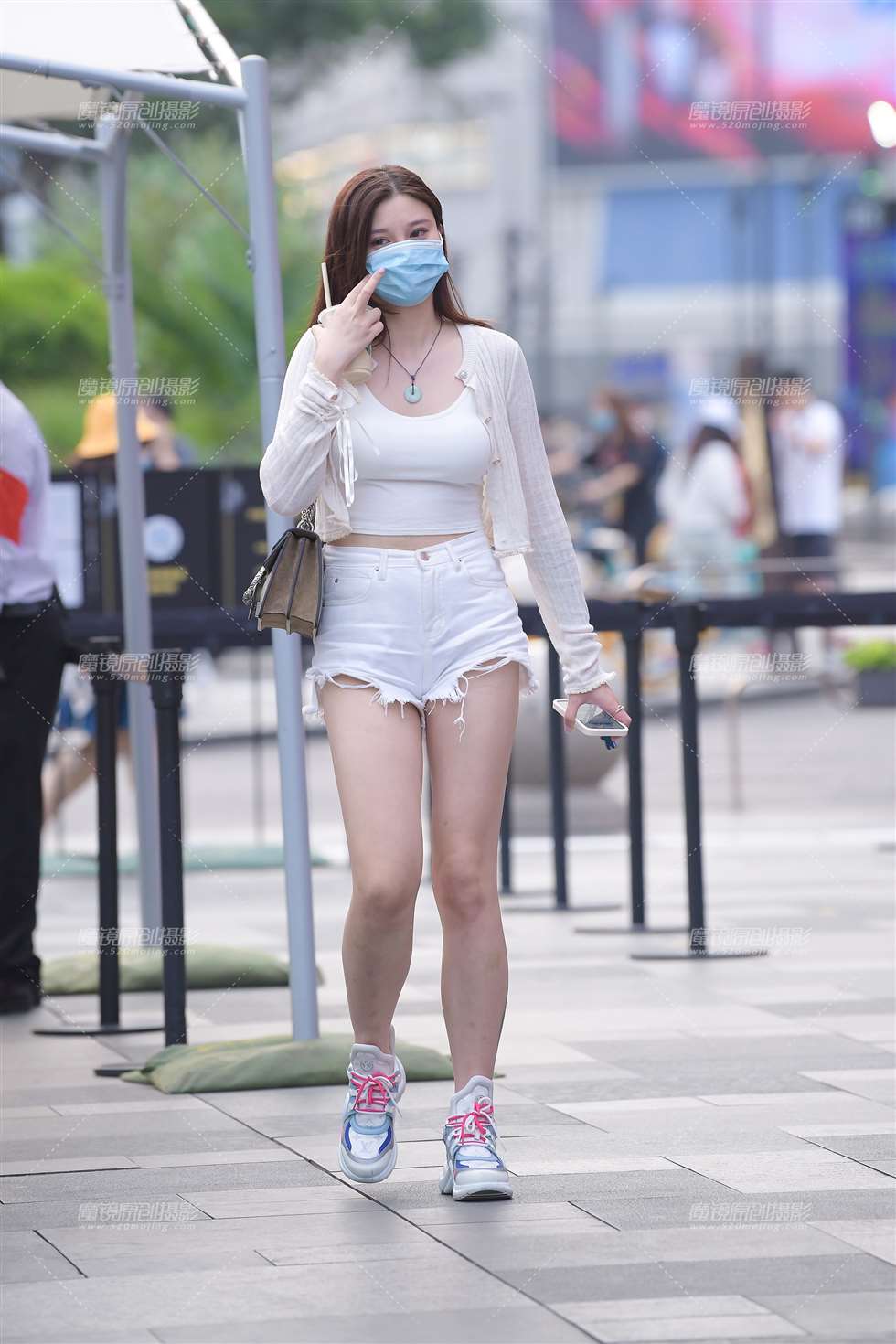 图片[3]-高挑的大白腿小姐姐-街拍流行馆