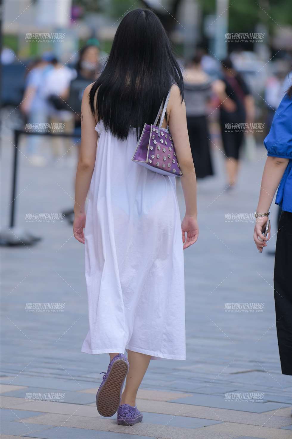 图片[2]-【红石赛帖】白裙美女-街拍流行馆