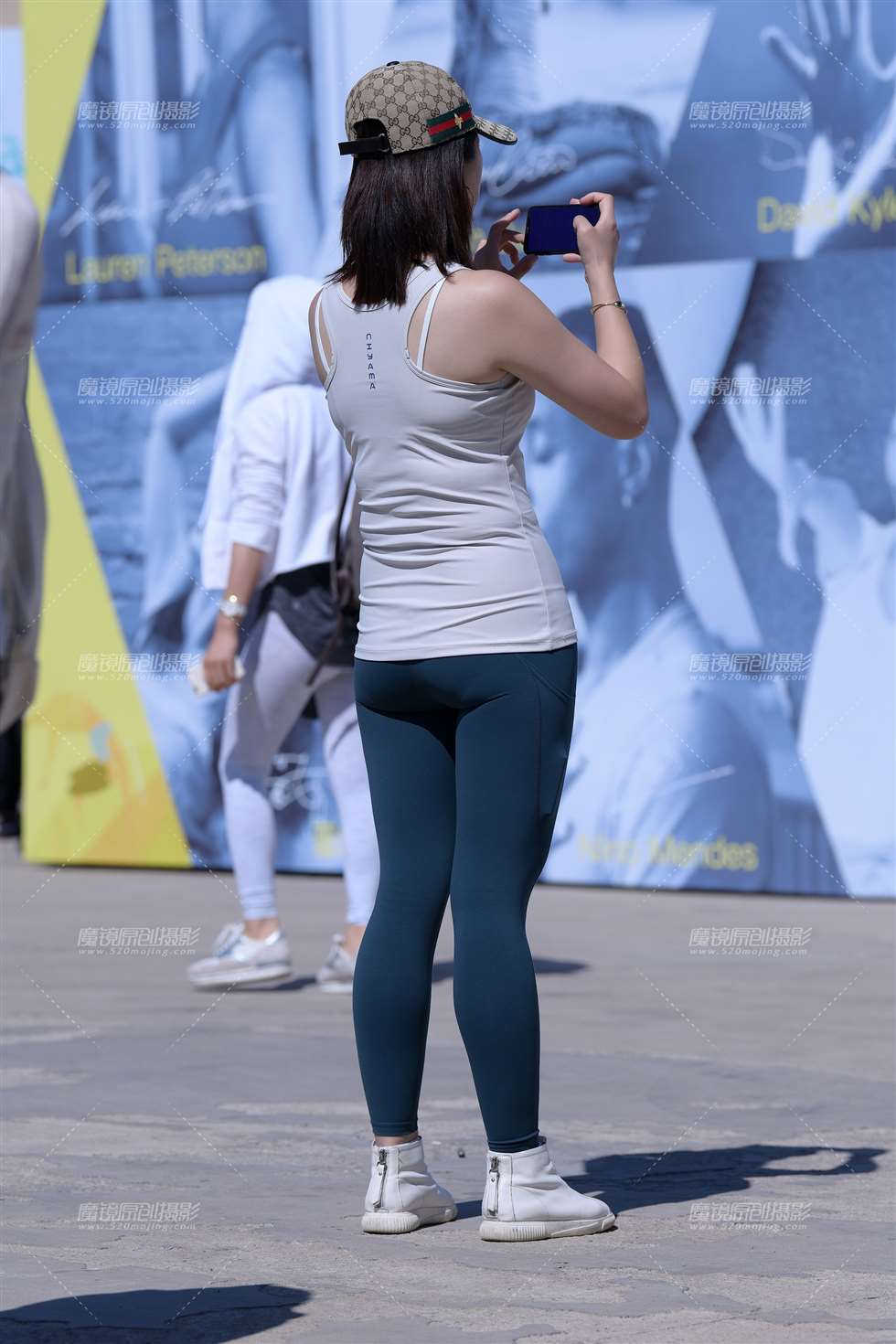 图片[1]-【小默赛帖】拍照瑜伽美女-街拍流行馆