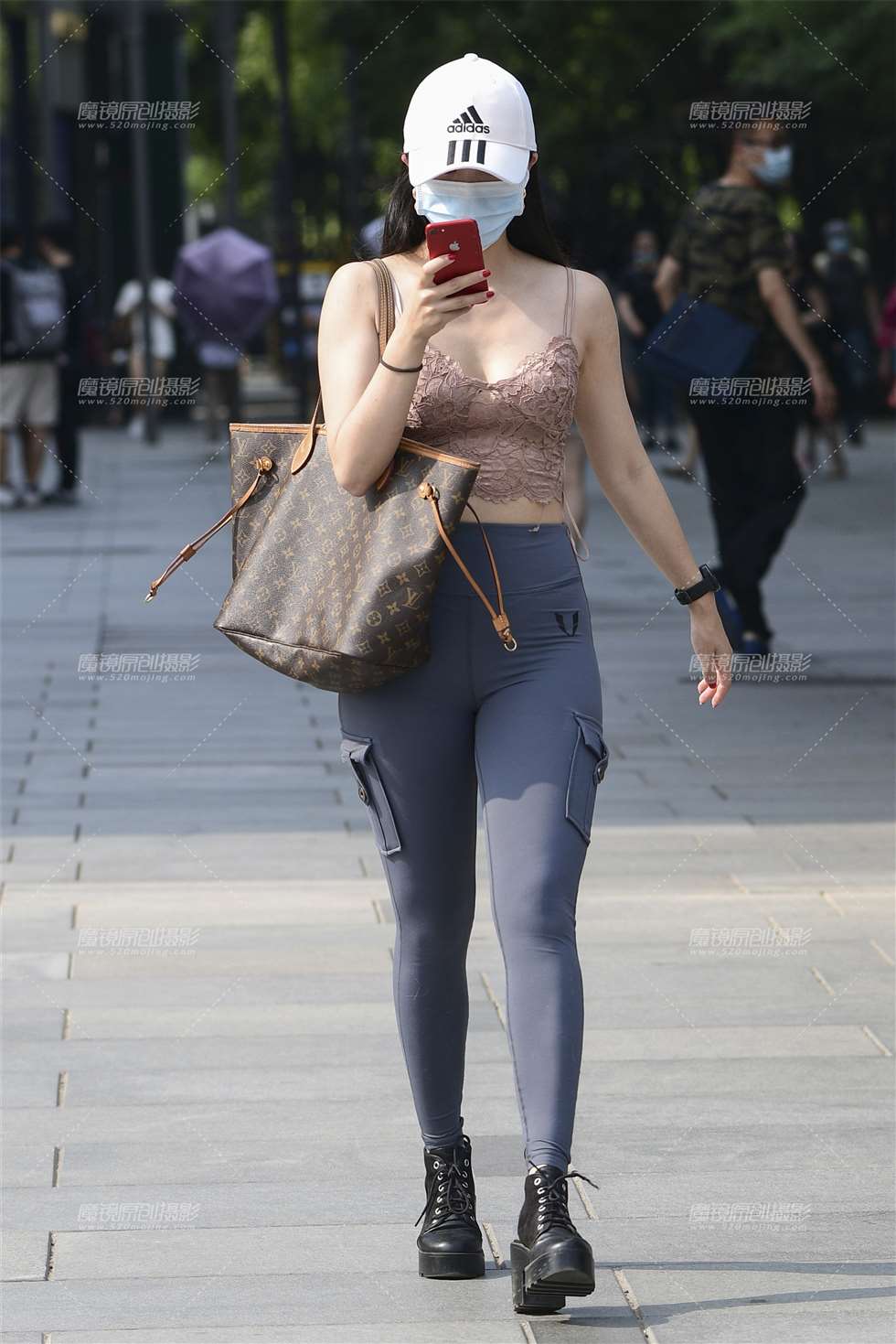 图片[3]-健美姑娘身材真好-街拍流行馆