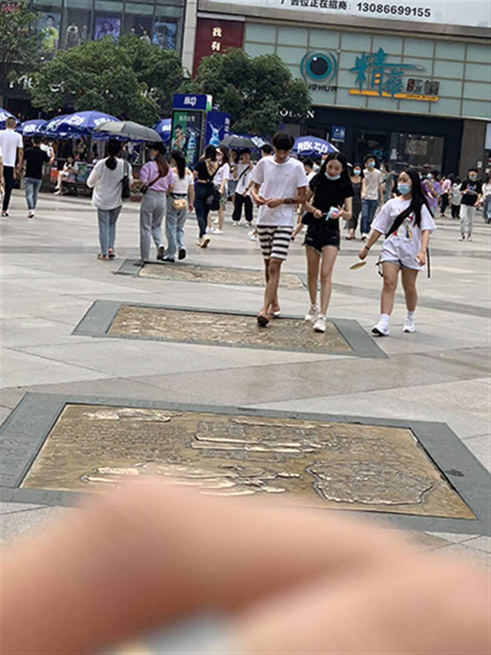 图片[3]-【视觉冲击赛贴】紧身翘臀美女-街拍流行馆