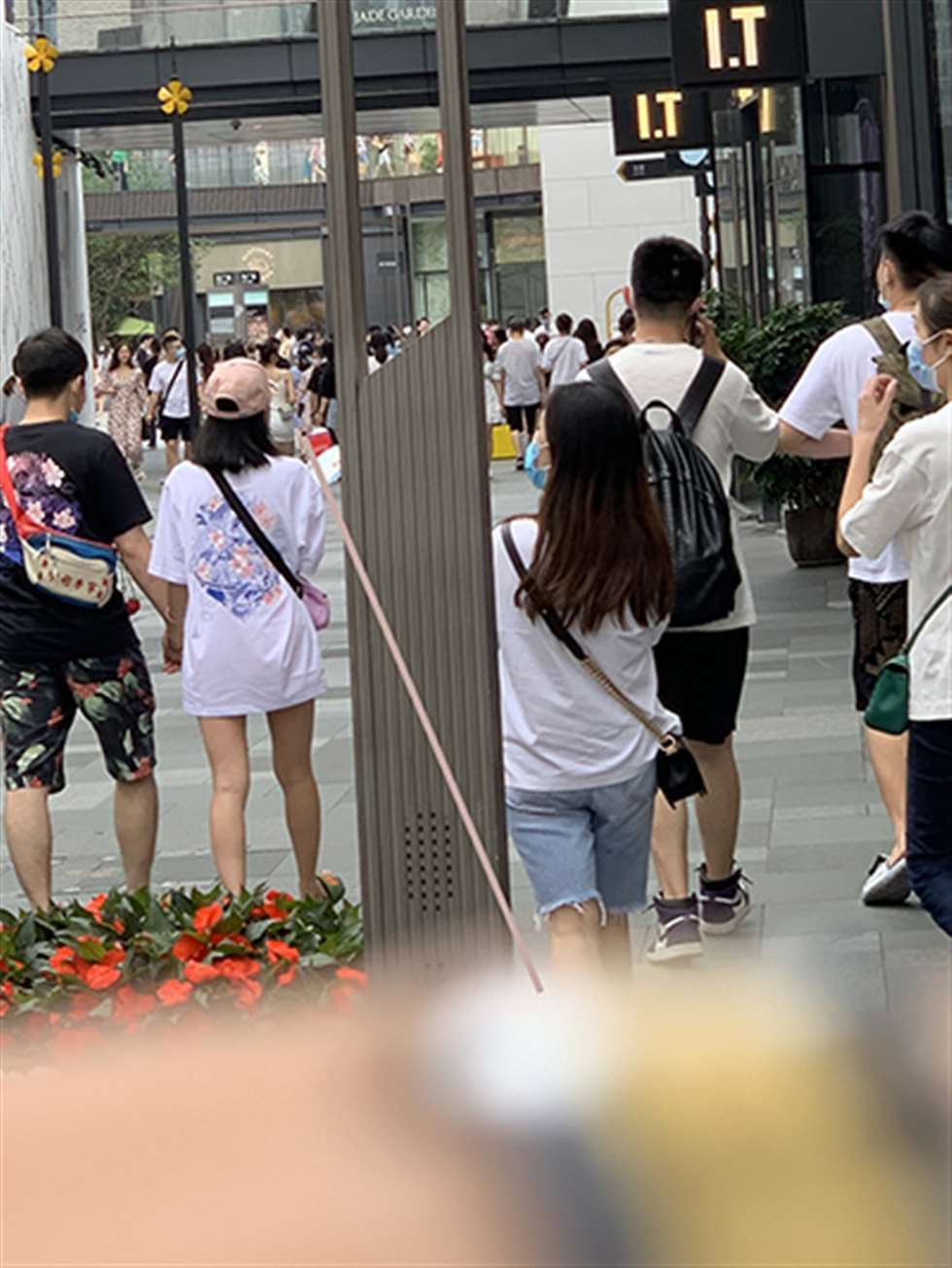 图片[3]-【视觉冲击赛贴】夏日包臀裙美眉-街拍流行馆