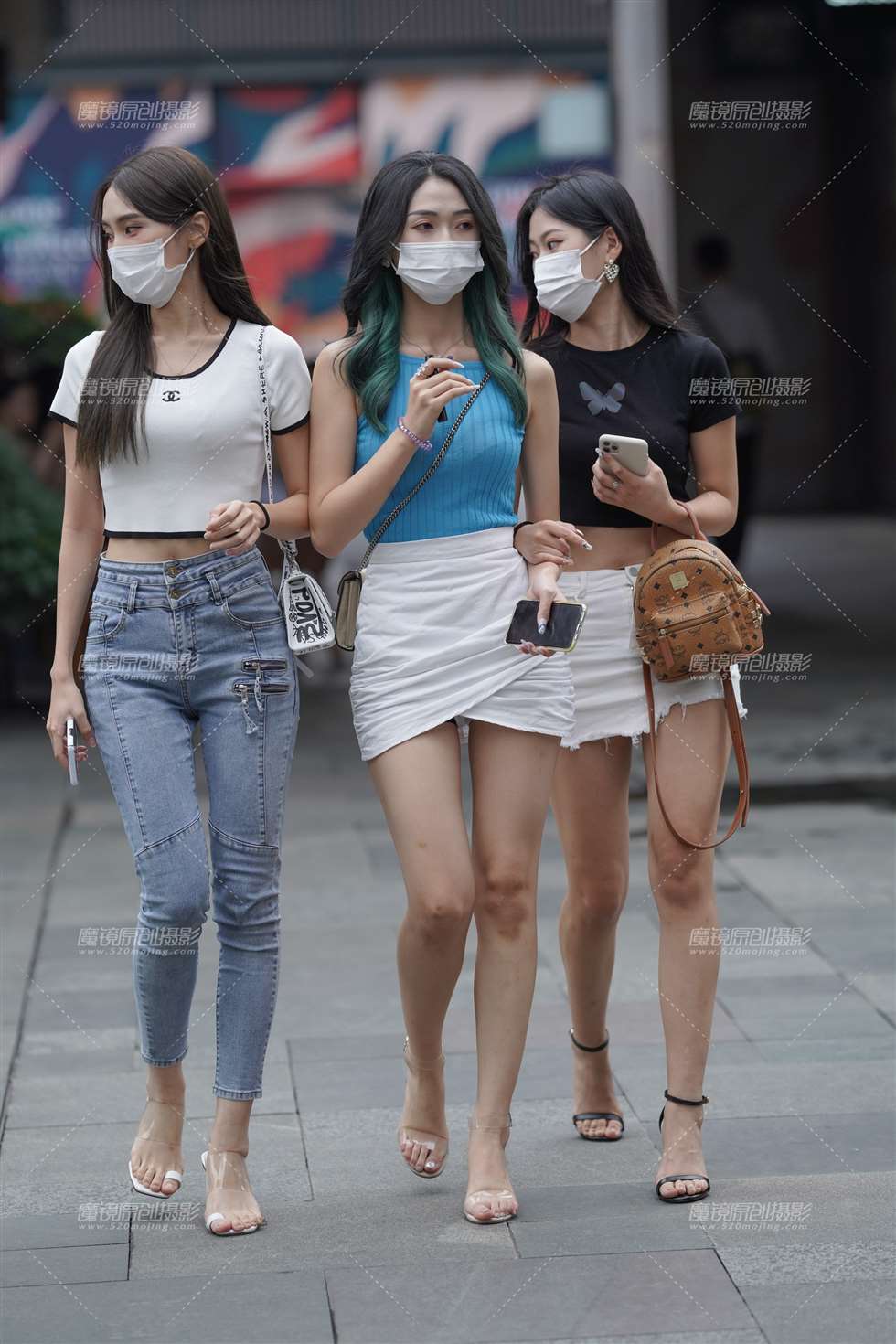 图片[1]-【凯恩赛贴】三人行 必有美腿-街拍流行馆