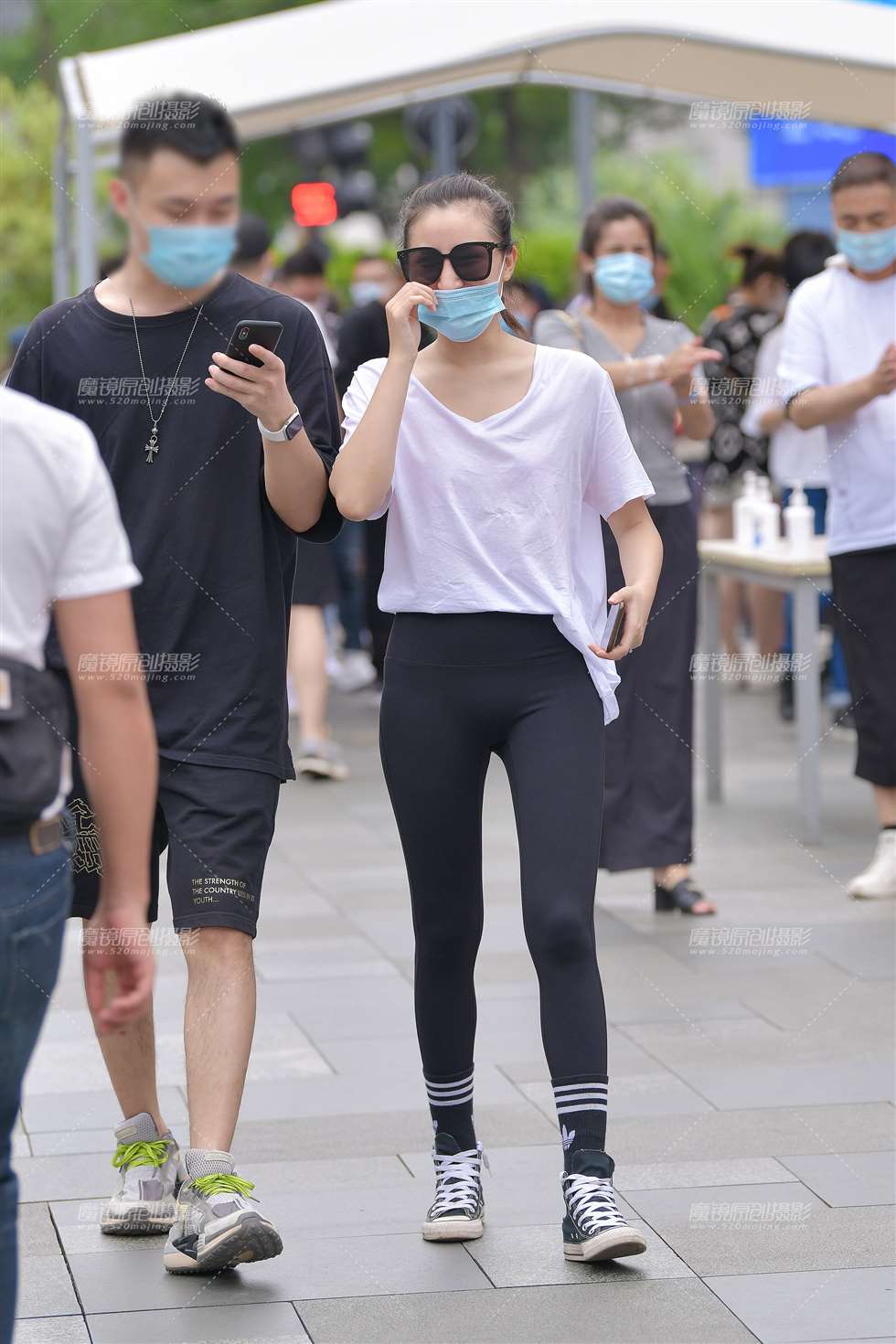 图片[4]-【视觉冲击赛贴】清爽黑白配紧身裤女友-街拍流行馆
