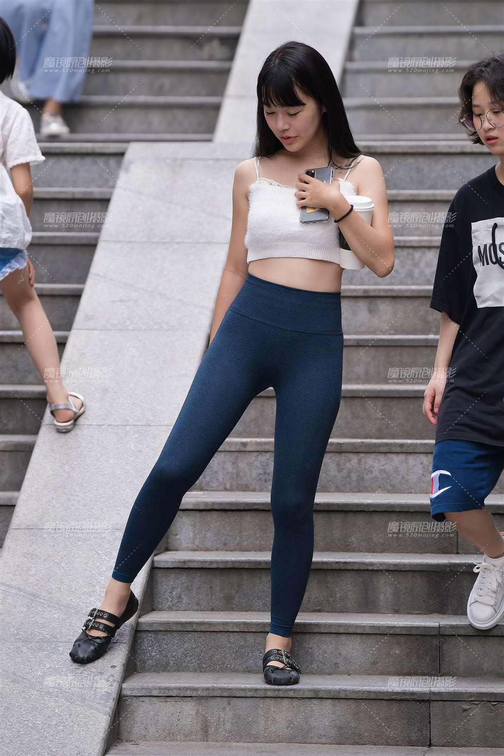 图片[5]-【视觉冲击赛贴】藏蓝色紧身裤美眉-街拍流行馆
