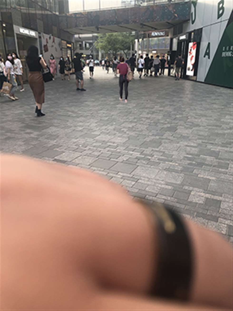 图片[3]-【红石赛贴】黑色气质紧身-街拍流行馆