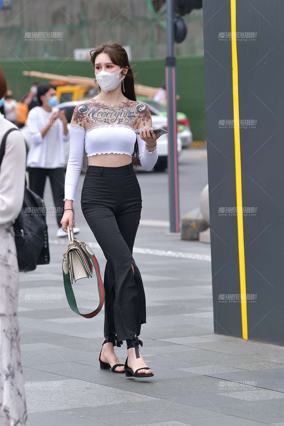 图片[1]-【视觉冲击赛贴】抹胸紧身黑裤-街拍流行馆