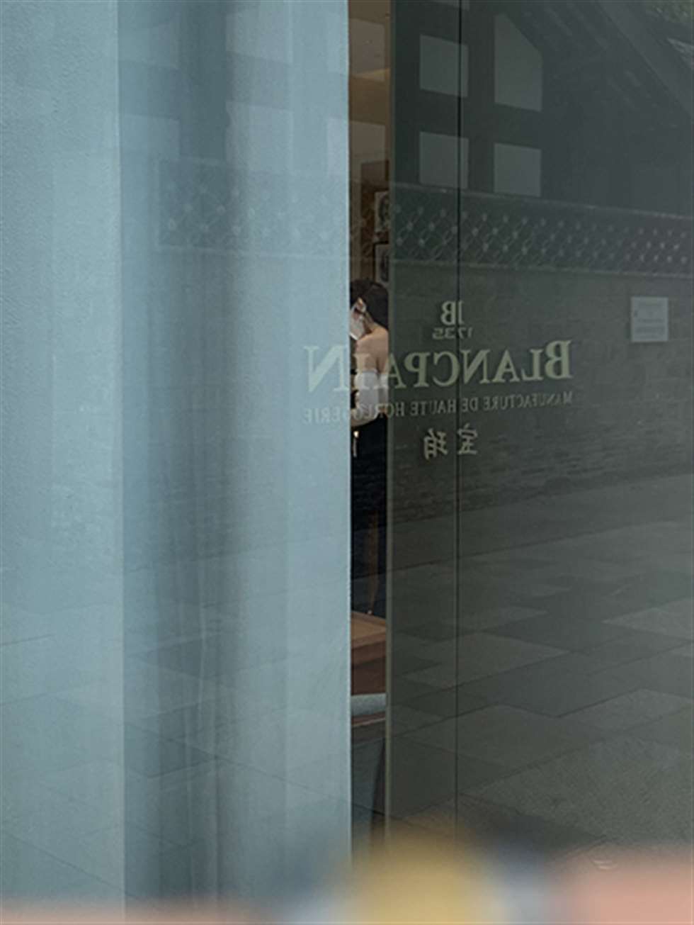 图片[3]-【视觉冲击赛贴】抹胸紧身黑裤-街拍流行馆