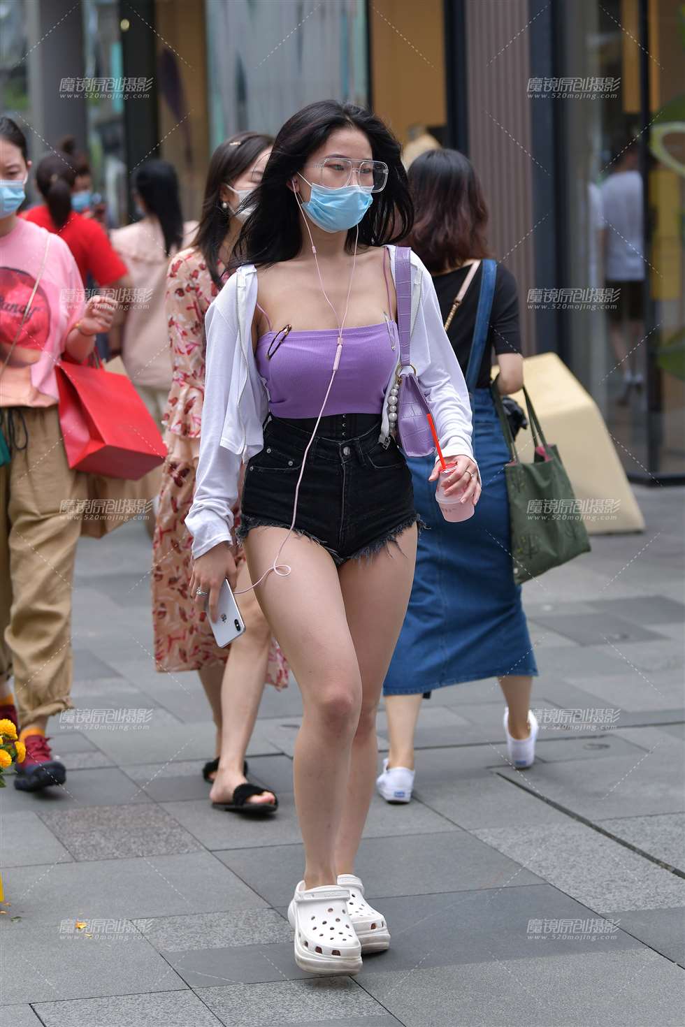 图片[5]-【视觉冲击赛贴】性感紫色小背心，热裤美眉-街拍流行馆
