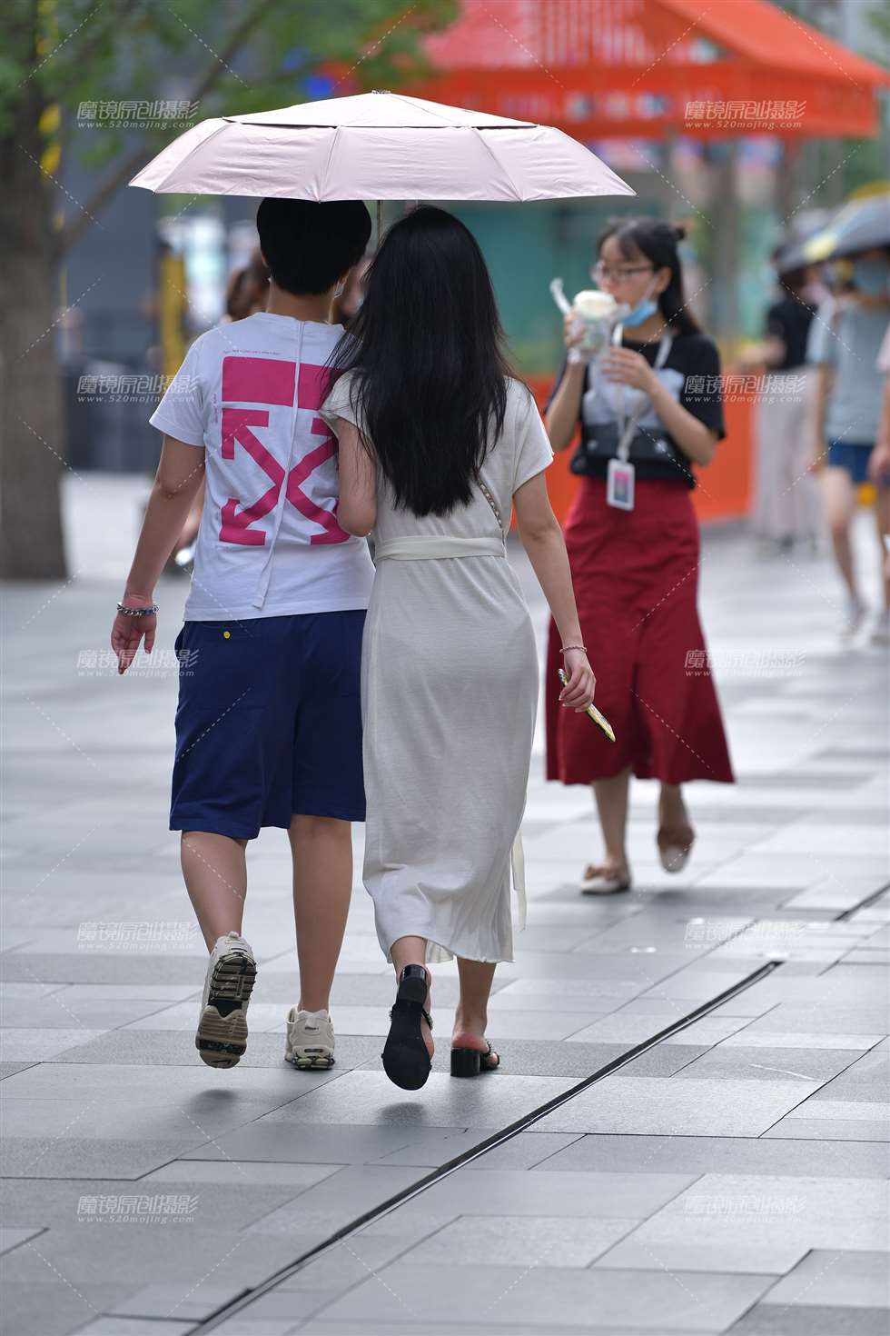 图片[4]-【视觉冲击赛贴】夏日白裙女友-街拍流行馆