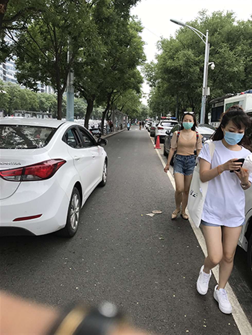 图片[3]-【玻璃赛帖】单车瑜伽热裤小妹-街拍流行馆