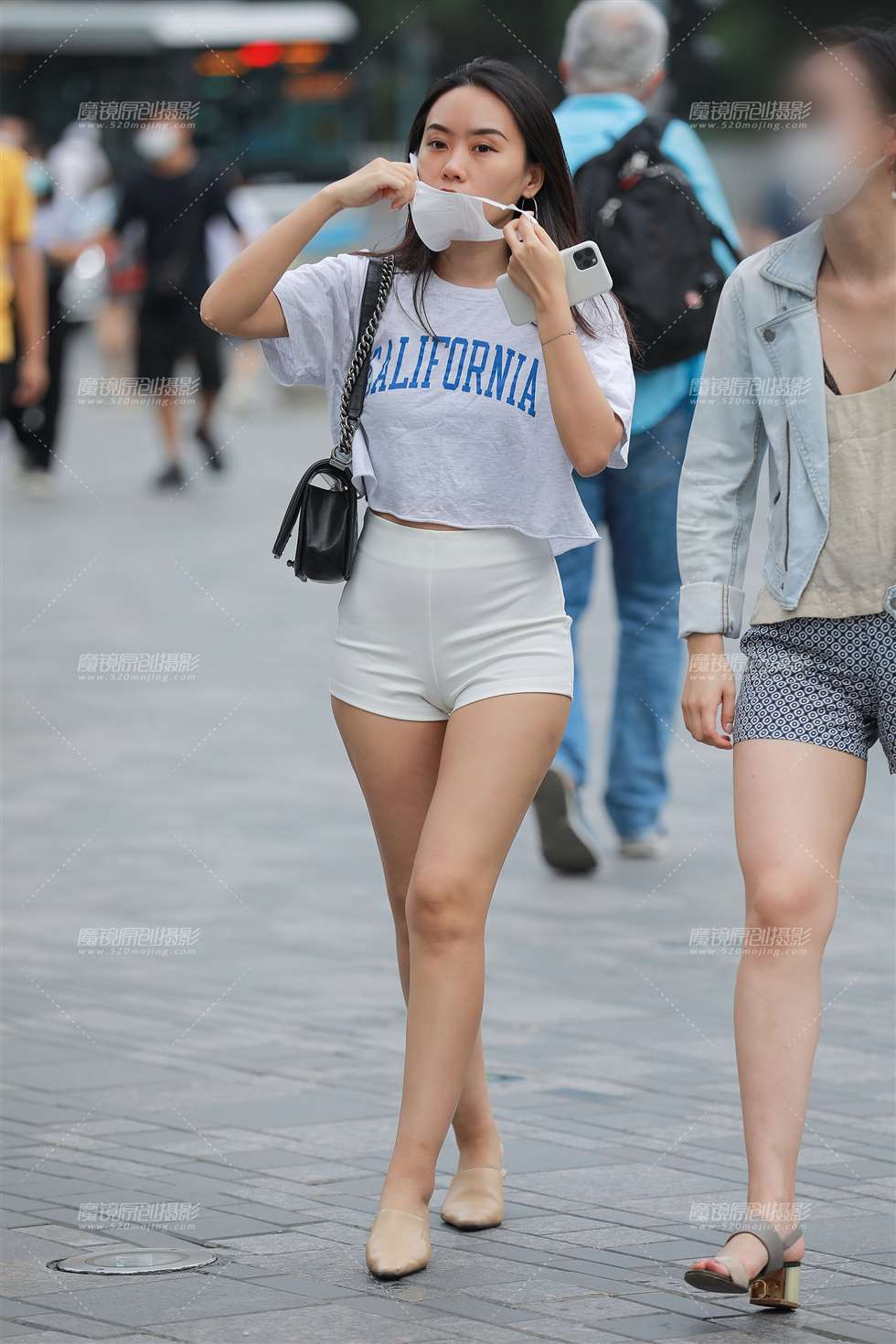 图片[4]-【玻璃赛帖】白色热裤美眉-街拍流行馆