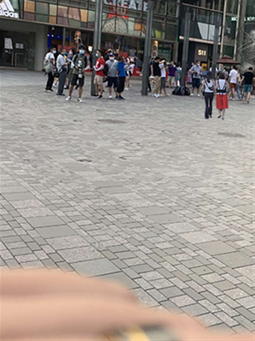 图片[3]-【红石赛贴】黑色紧身裤美女-街拍流行馆