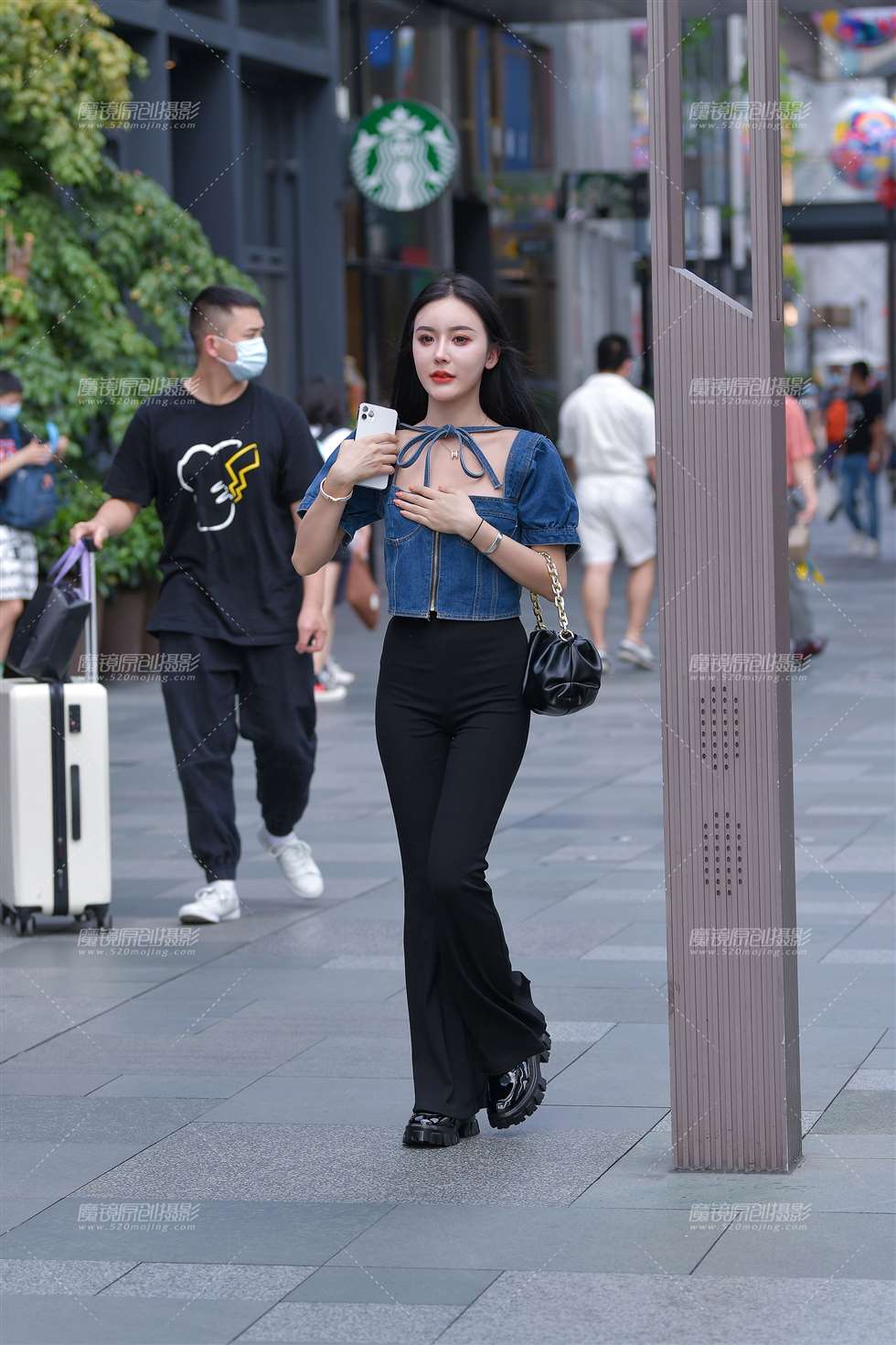 图片[1]-【视觉冲击赛贴】黑丝紧身喇叭裤美女-街拍流行馆