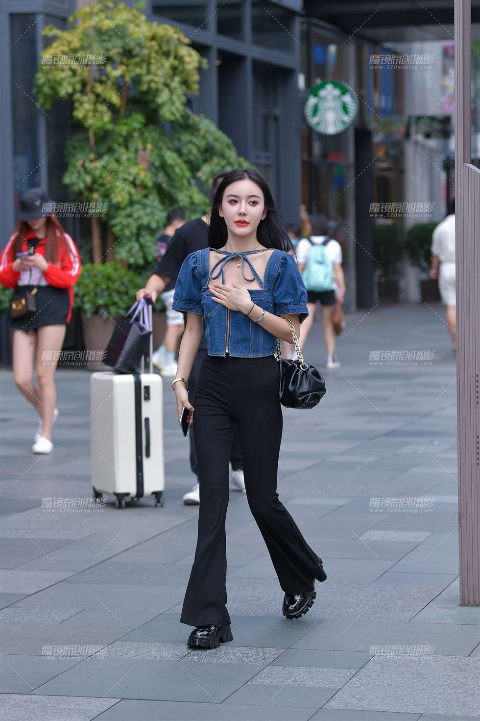 图片[4]-【视觉冲击赛贴】黑丝紧身喇叭裤美女-街拍流行馆