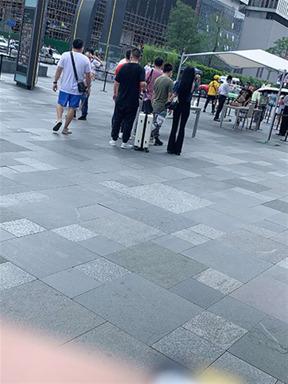图片[3]-【视觉冲击赛贴】黑丝紧身喇叭裤美女-街拍流行馆