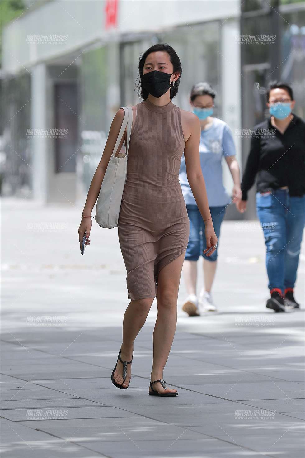 图片[1]-【玻璃赛帖】性感包臀裙女友-街拍流行馆