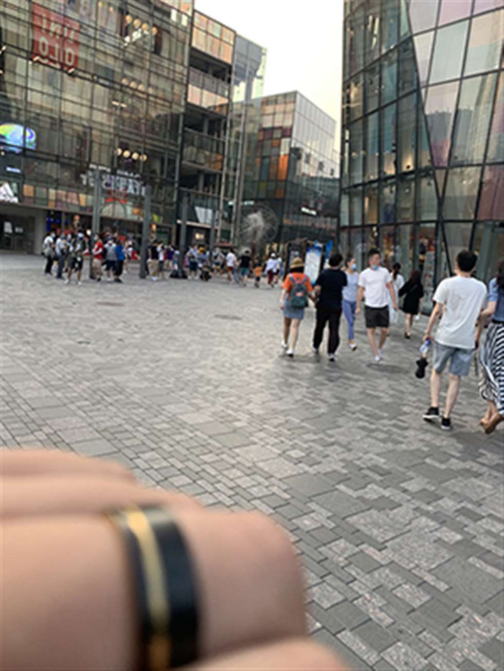 图片[3]-【红石赛贴】陪家人逛街的美女-街拍流行馆