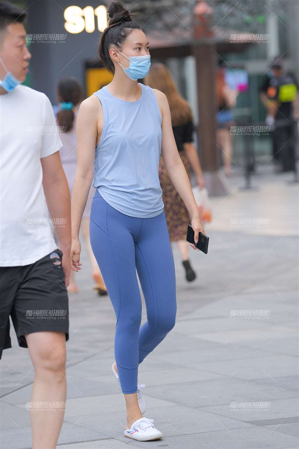图片[4]-【红石赛贴】陪家人逛街的美女-街拍流行馆