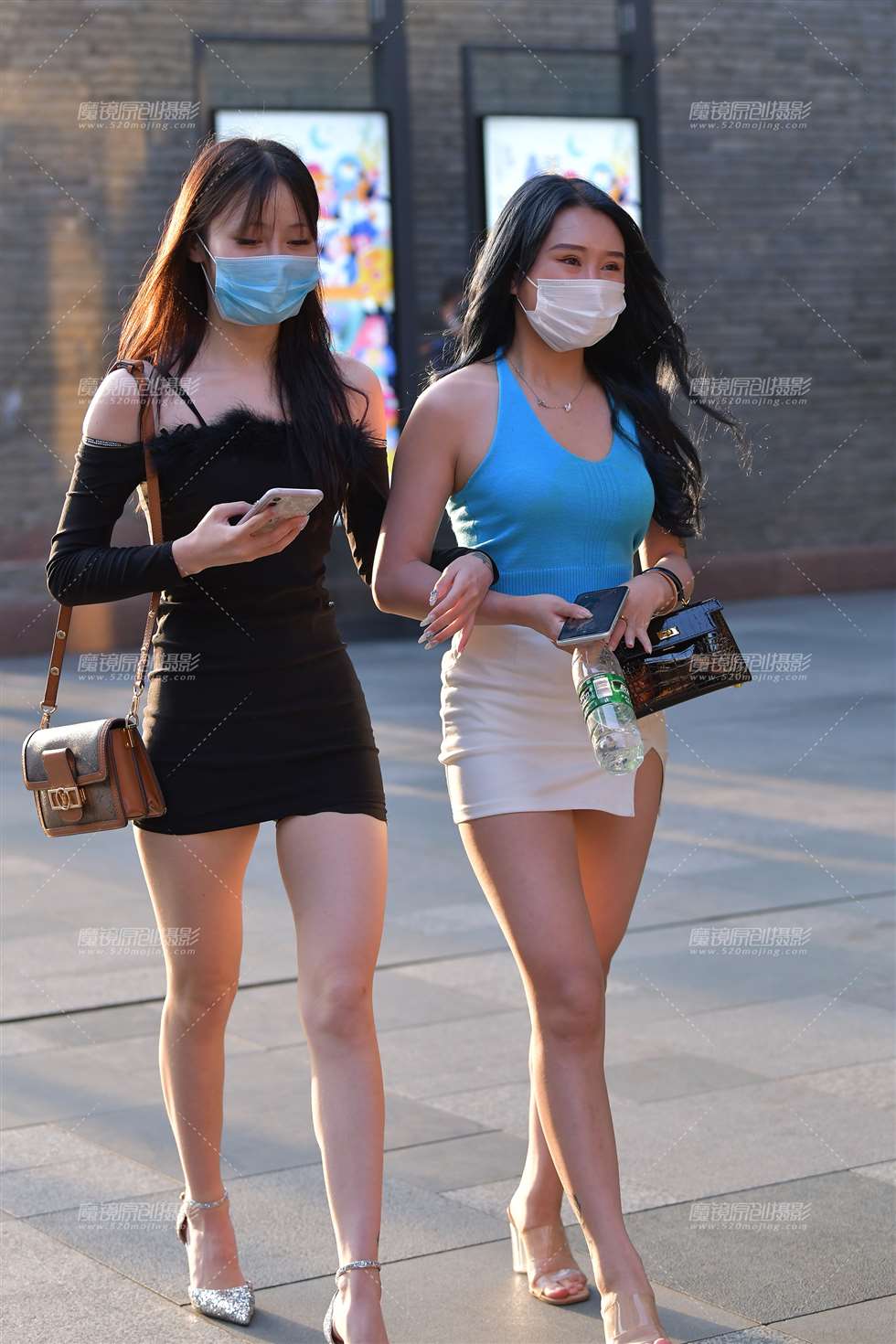 图片[4]-【视觉冲击赛贴】超短裙闺蜜-街拍流行馆