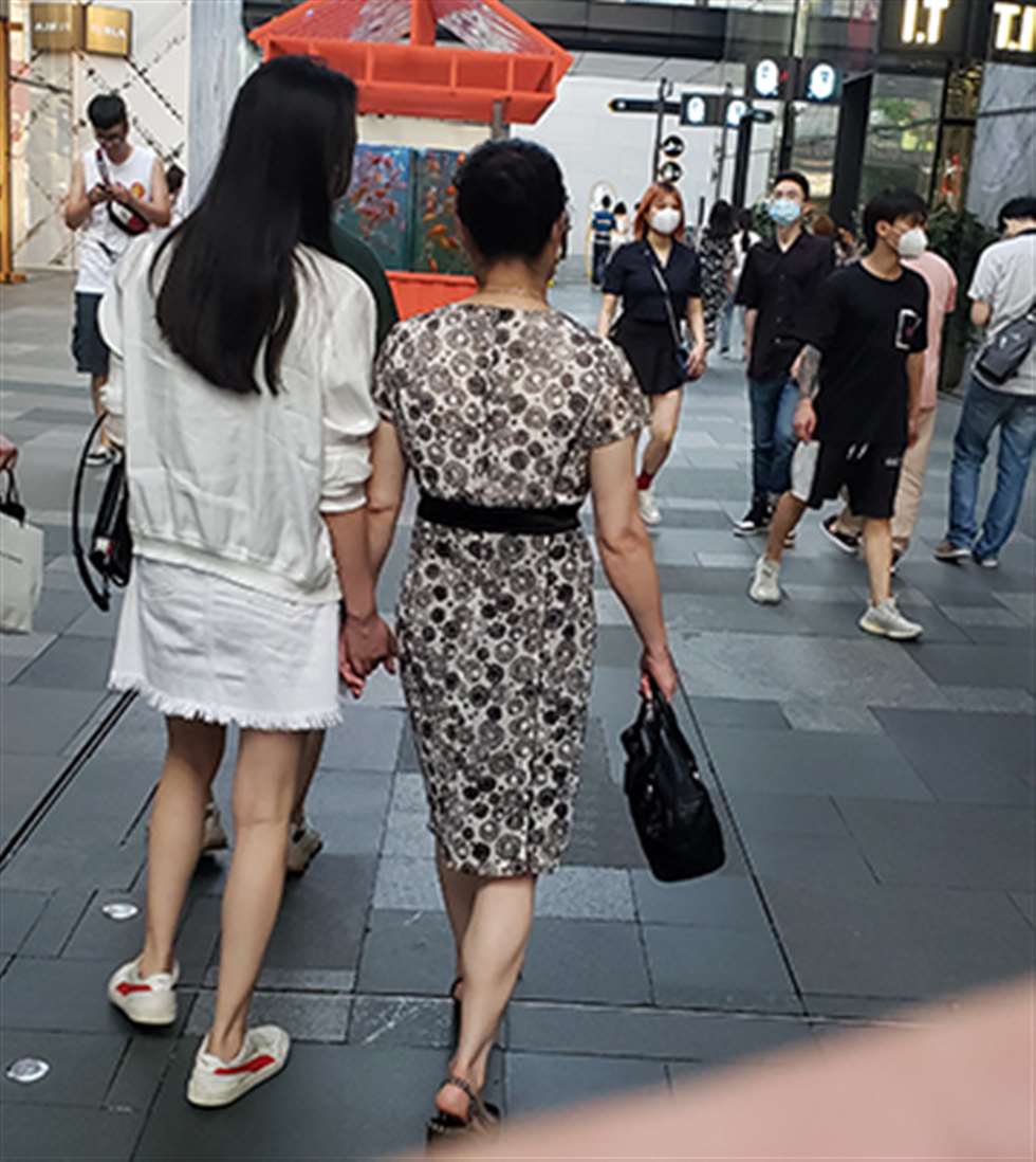 图片[3]-白净短裙美眉-街拍流行馆