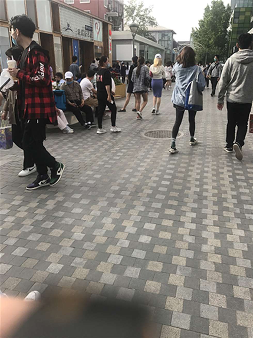 图片[3]-【玻璃赛帖】性感包臀裙小妹-街拍流行馆