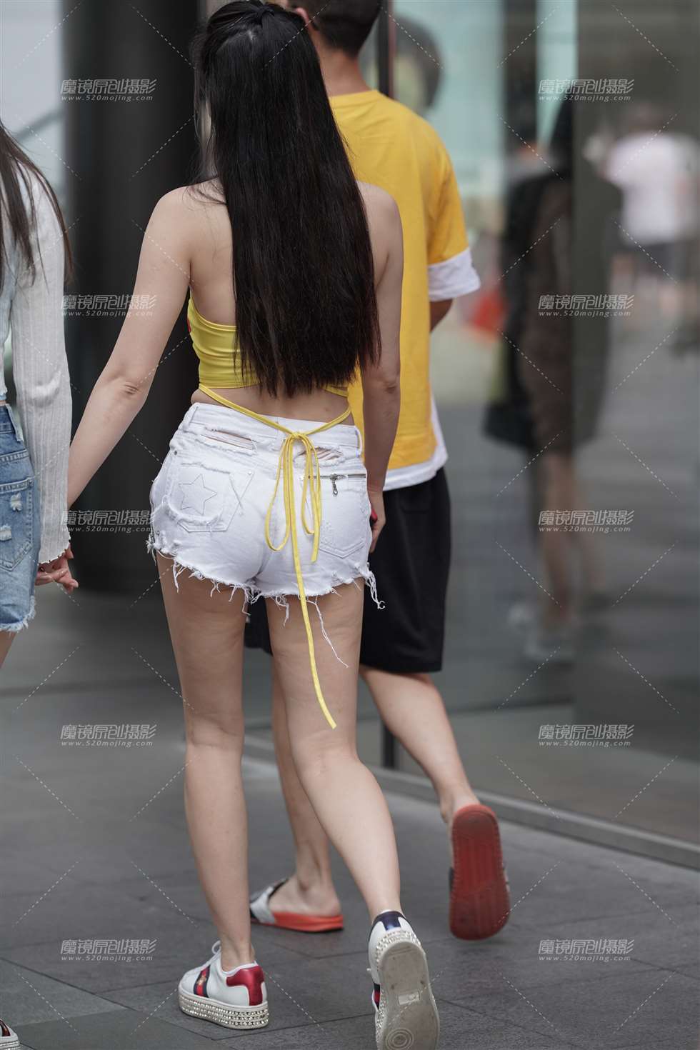 图片[2]-【凯恩赛贴】热裤美眉-街拍流行馆