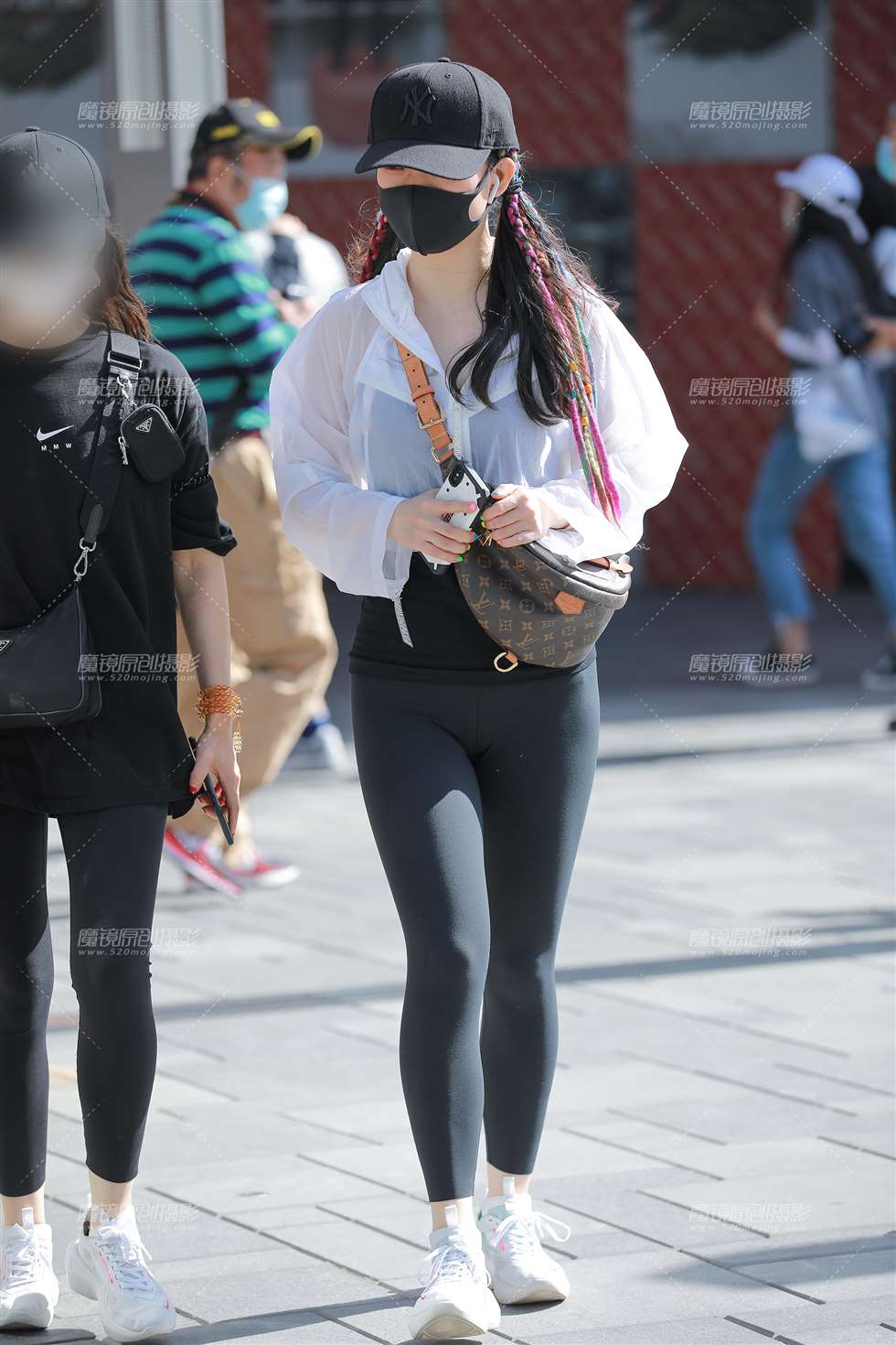 图片[4]-【玻璃赛帖】黑色瑜伽裤小妹-街拍流行馆