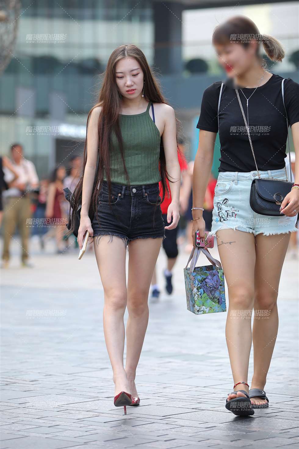 图片[4]-热裤高跟，美腿小姐姐-街拍流行馆