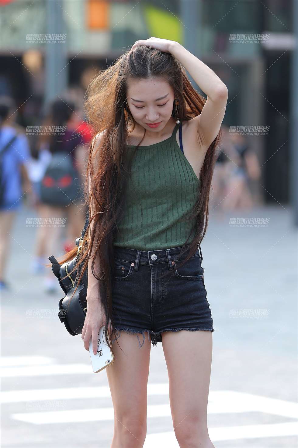 图片[1]-热裤高跟，美腿小姐姐-街拍流行馆