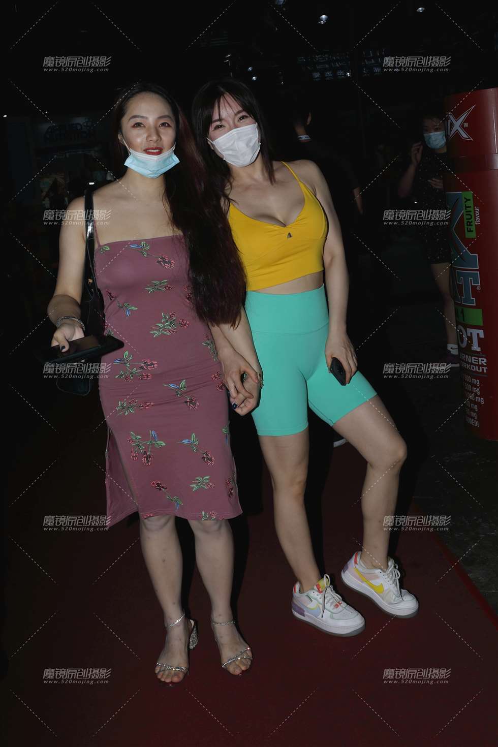 图片[5]-【欧阳赛贴】好身材的姐妹花-街拍流行馆