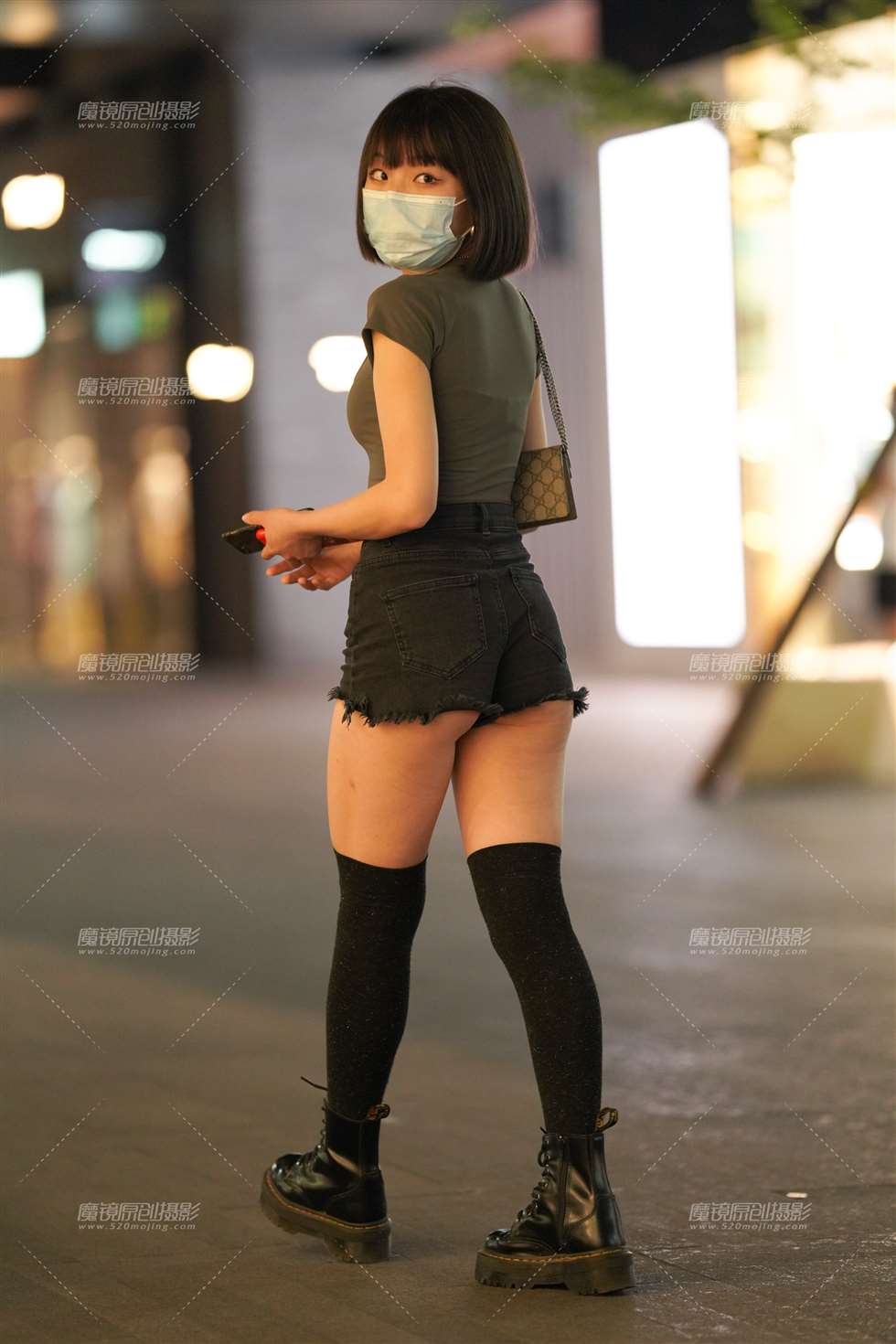 图片[2]-【凯恩赛贴】热裤女孩-街拍流行馆
