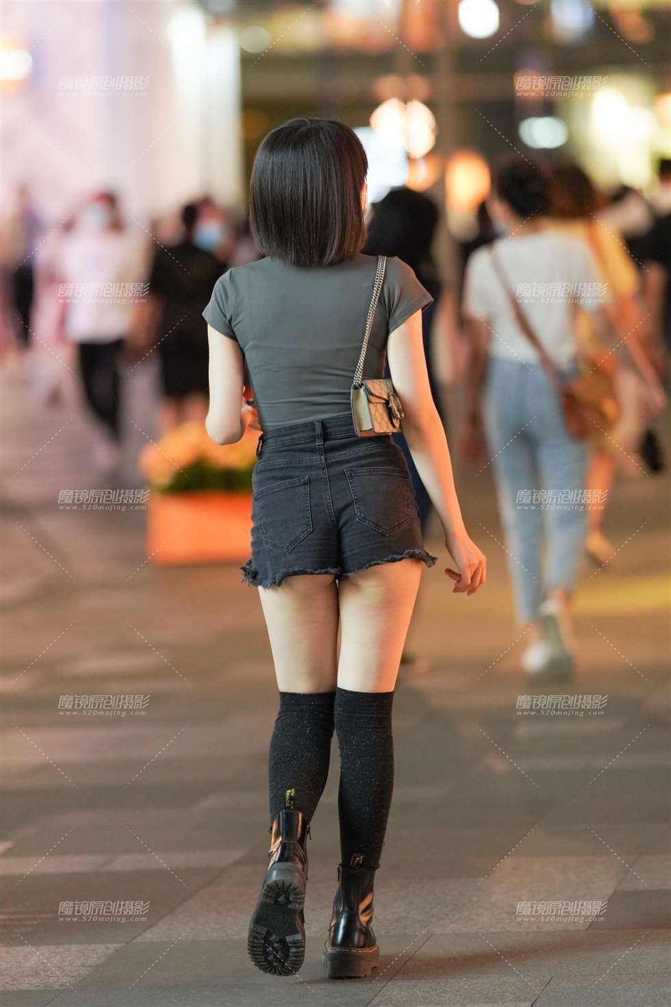 图片[5]-【凯恩赛贴】热裤女孩-街拍流行馆