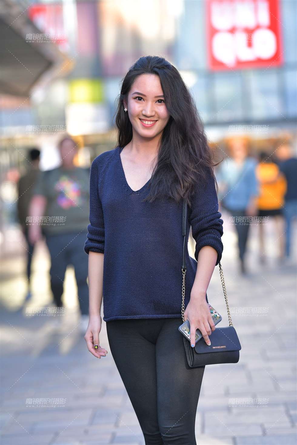 图片[4]-搭讪黑色紧身裤女士-街拍流行馆