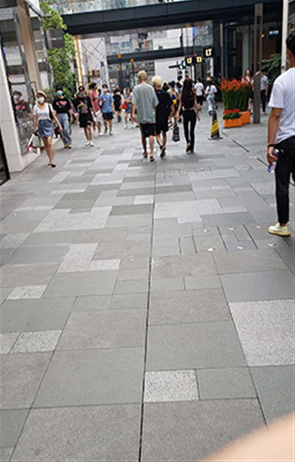 图片[3]-大胆前卫的打扮-街拍流行馆