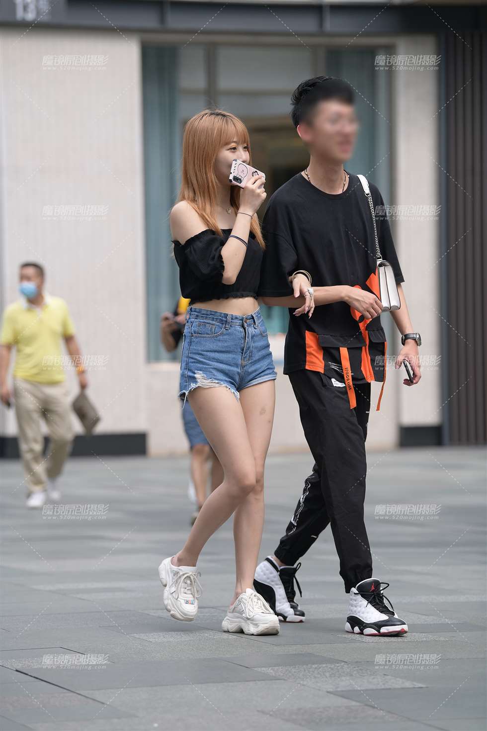 图片[5]-夏日热裤女盆友~-街拍流行馆