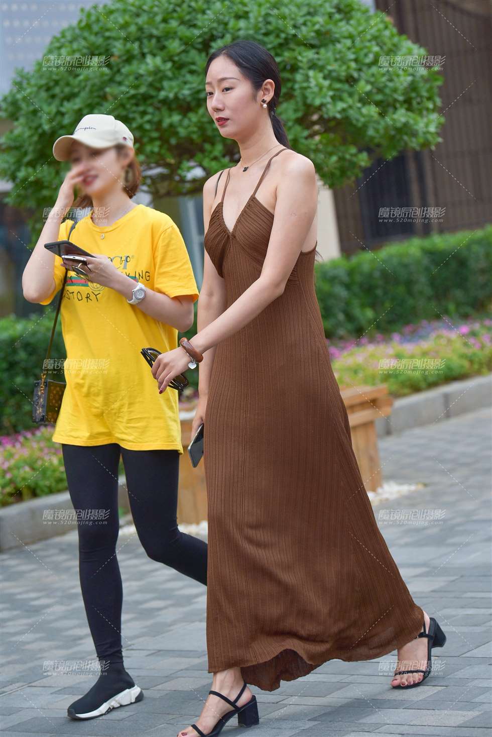 图片[2]-气质针织长裙美女-街拍流行馆