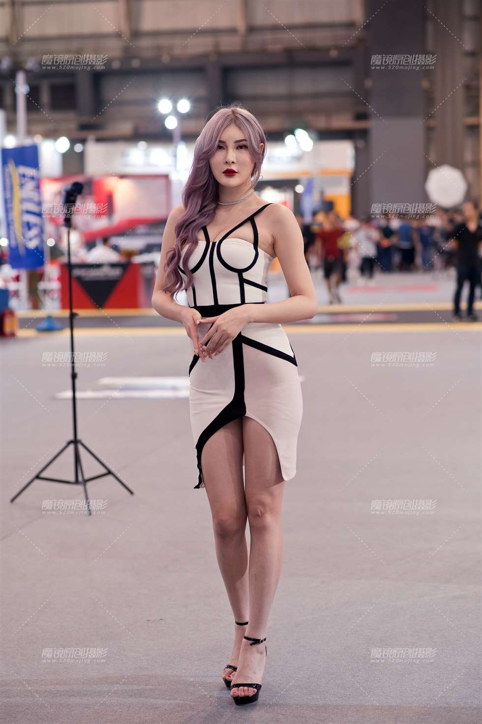 图片[1]-【御风赛贴】凹凸有致的东莞改装车美女-街拍流行馆