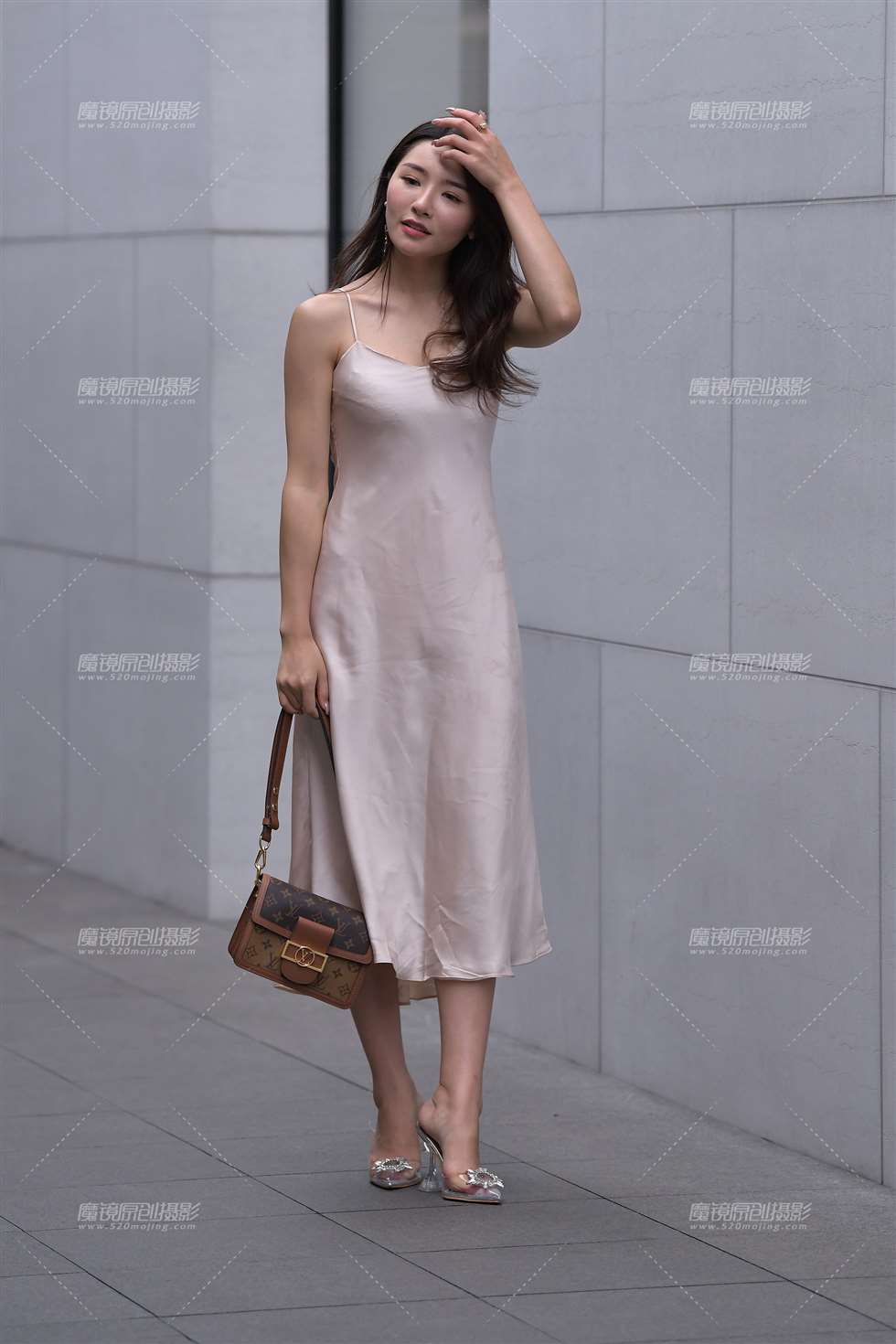 图片[5]-【补档】甜美，吊带裙美女-街拍流行馆