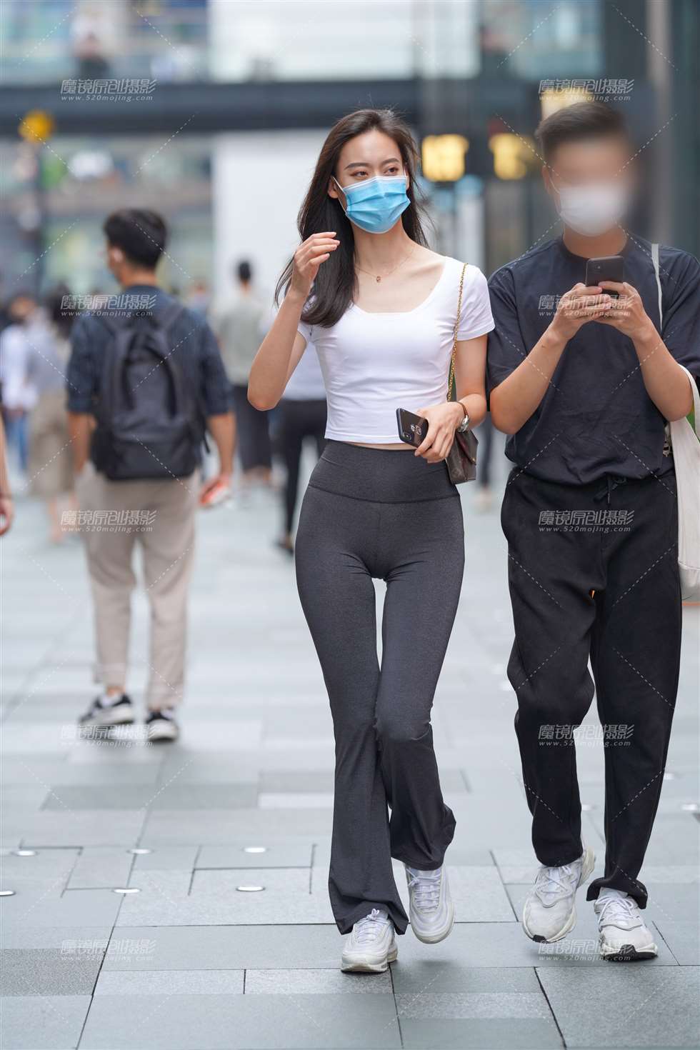 图片[4]-【凯恩赛贴】一条紧身裤就能美全身-街拍流行馆